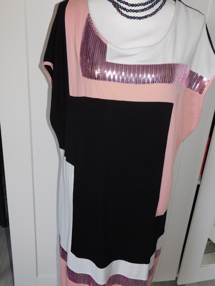 Rochie noua, fara mineci, masura 48 - 50 deosebita
