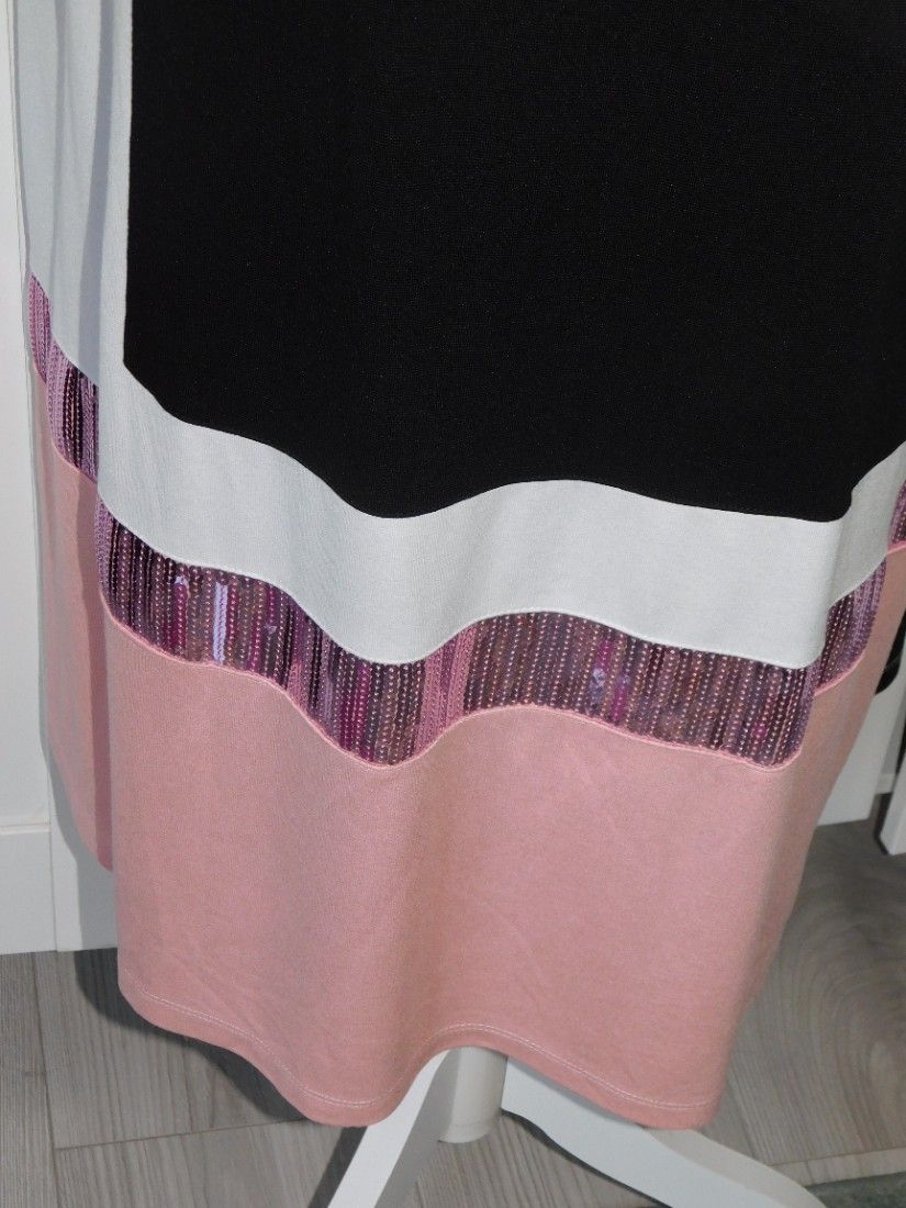 Rochie noua, fara mineci, masura 48 - 50 deosebita