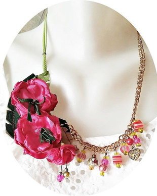 colier floral magenta auriu