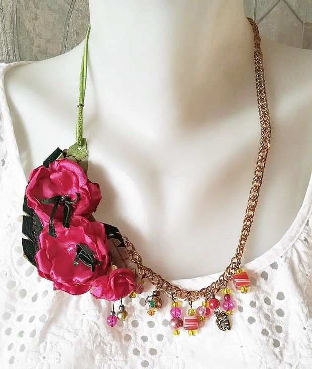 colier floral magenta auriu