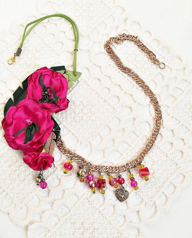 colier floral magenta auriu