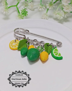 Broșă cu lămâi și lime