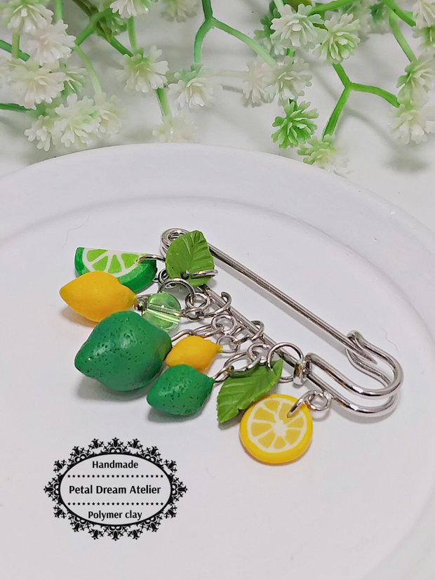 Broșă cu lămâi și lime