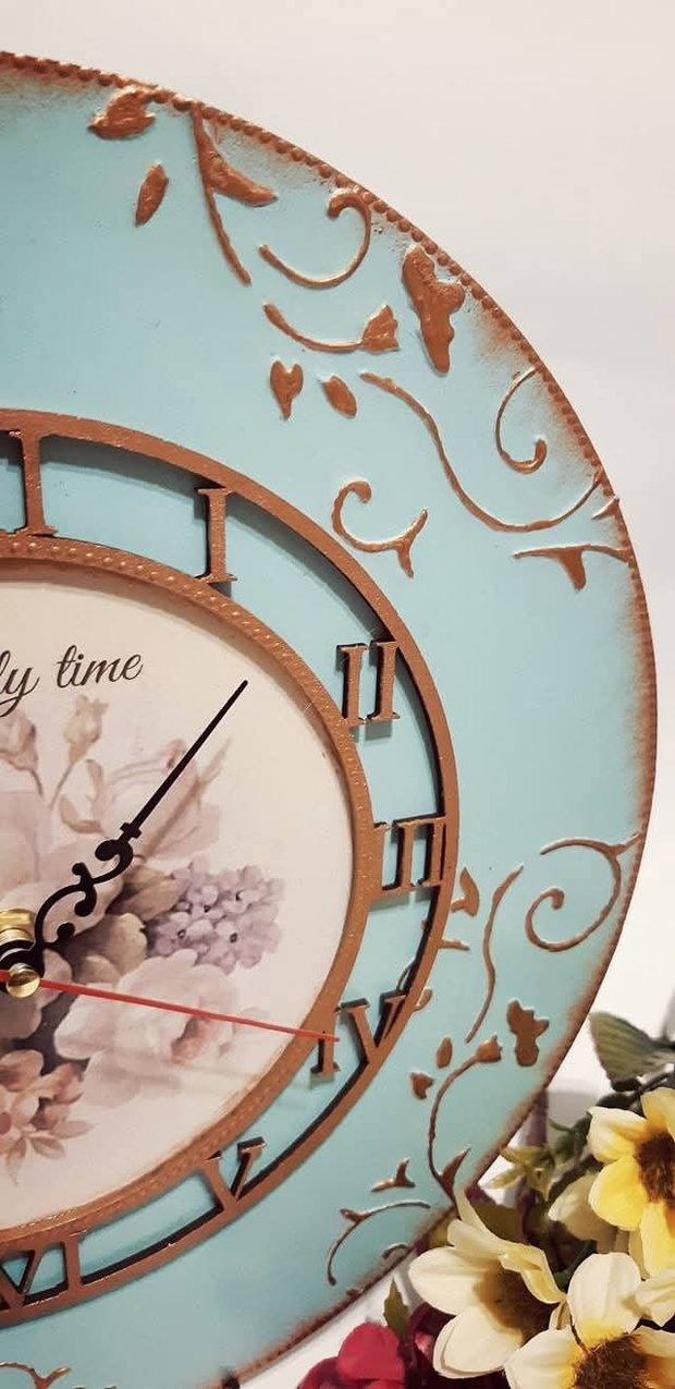 Ceas din lemn, decorat manual, personalizabil