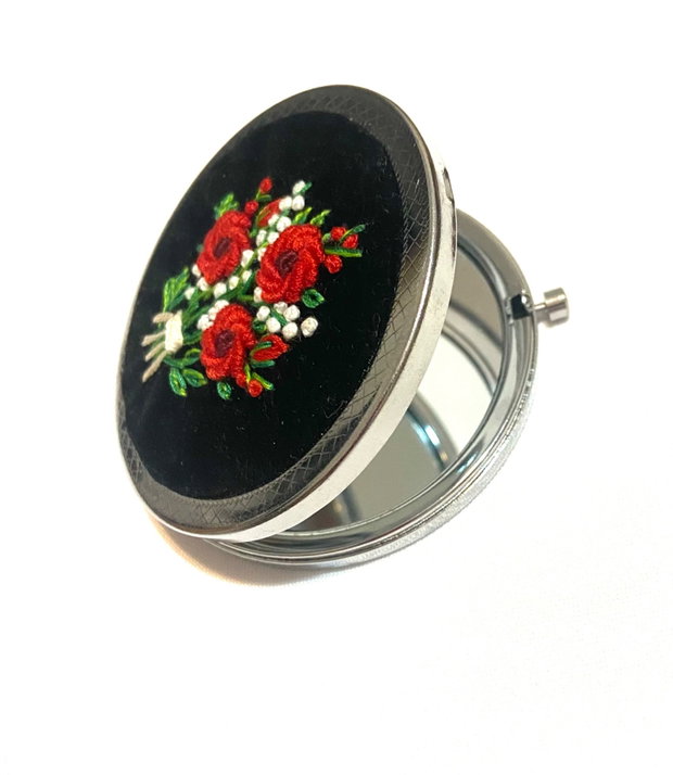 Oglinda dubla cu aplicatie de broderie manuala