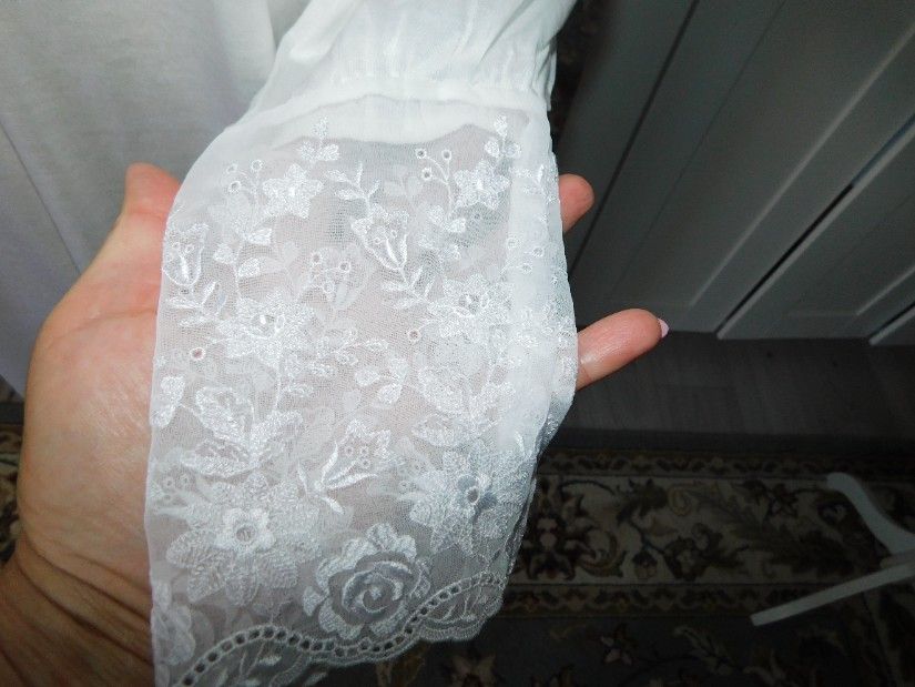 Camasa noapte  bumbac  extra fin   mercerizat,   mansete  15  cm dantela,   deosebita,  masura 44