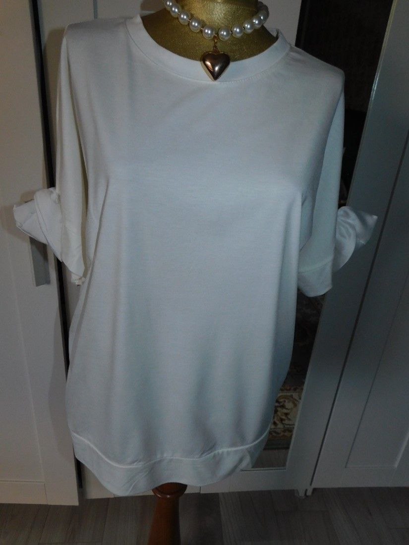 Bluza  noua , etichete atasate  eleganta,  masura 48