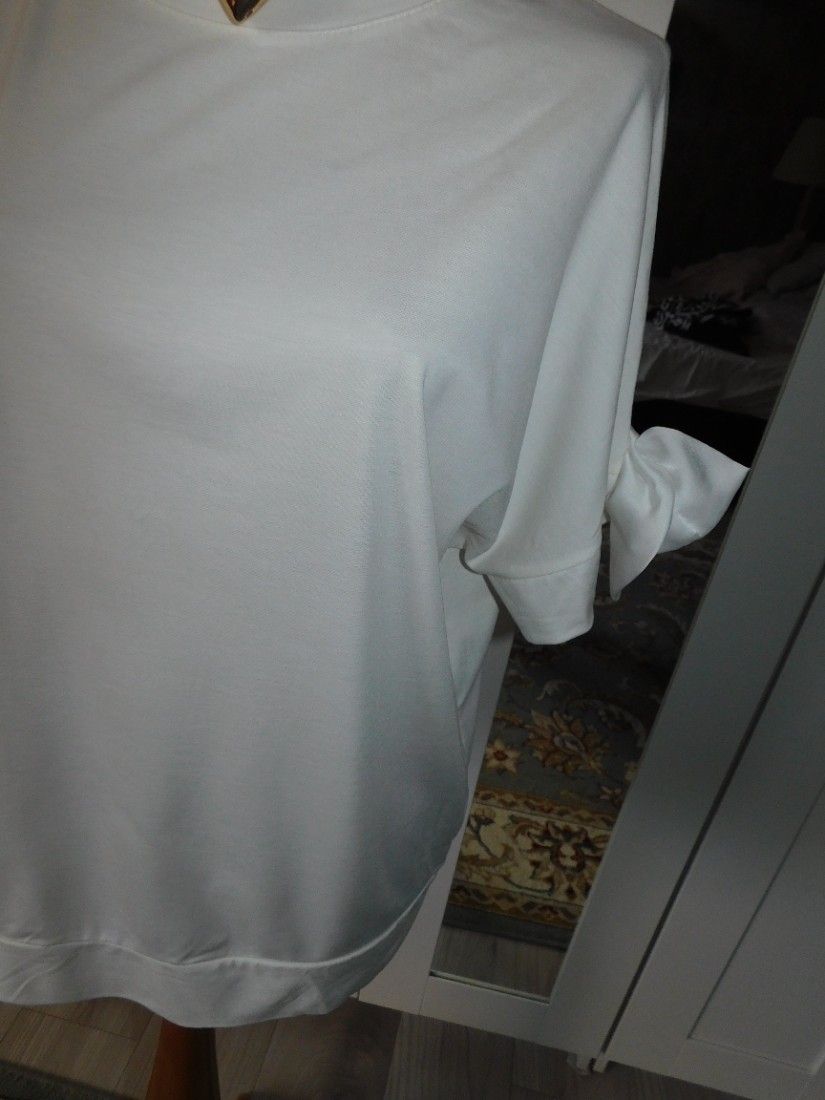 Bluza  noua , etichete atasate  eleganta,  masura 48
