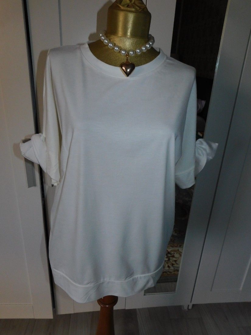 Bluza  noua , etichete atasate  eleganta,  masura 48