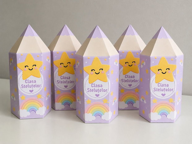 Cutii tip creion Clasa Steluțelor surpriza perfectă pentru prima zi de școală!