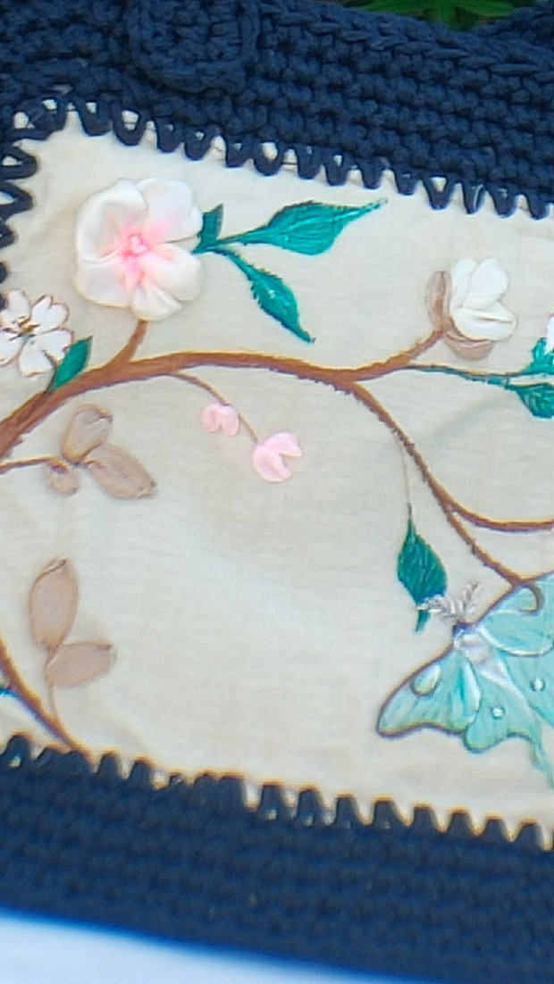 Geantă croșetată manual cu broderie botanică Flora Obscura