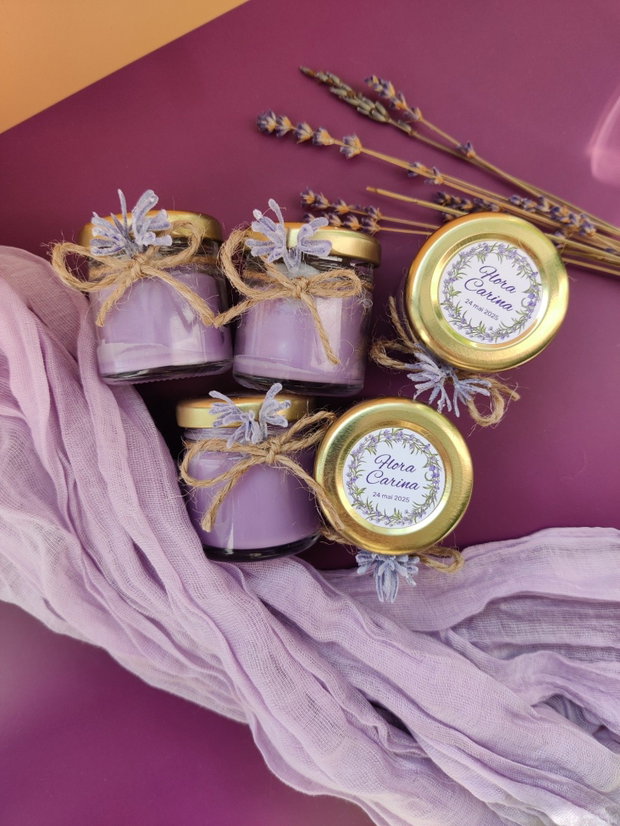 Mărturie nunta lumânare din ceară de soia, cu aroma de lavandă, turnată în borcănel din sticlă, decorată cu lavandă și etichetă, mov, Kandor Special Gifts