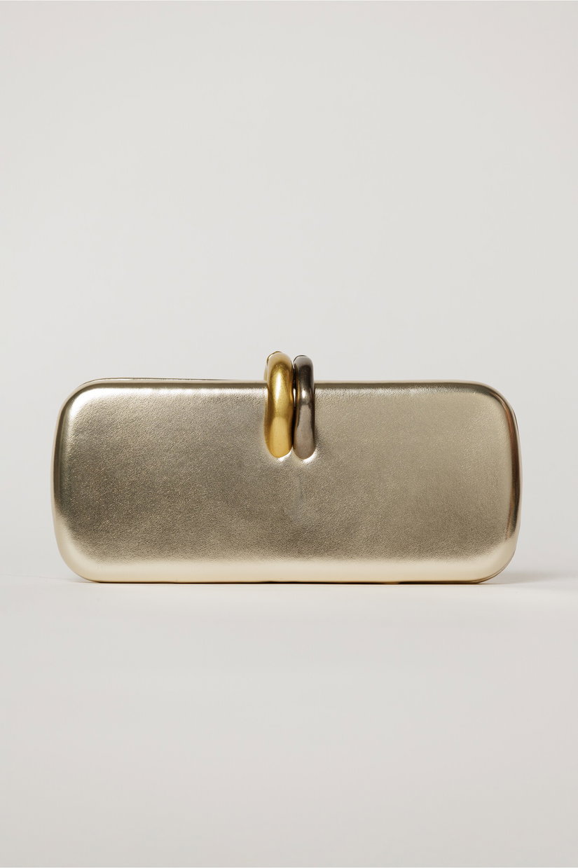 Clutch elegant auriu cu aspect metalizat si inchidere dubla