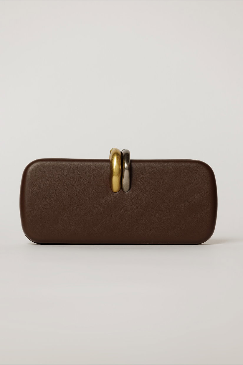 Clutch elegant maro inchis cu inchidere metalica dubla