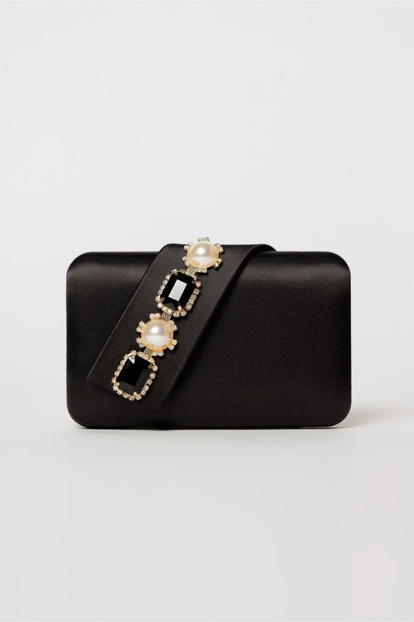 Clutch negru elegant din satin cu aplicatii de perle si cristale