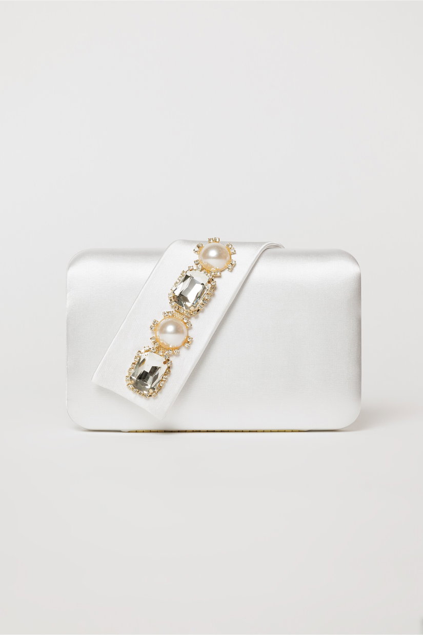 Clutch alb elegant din satin cu aplicatii de perle si cristale