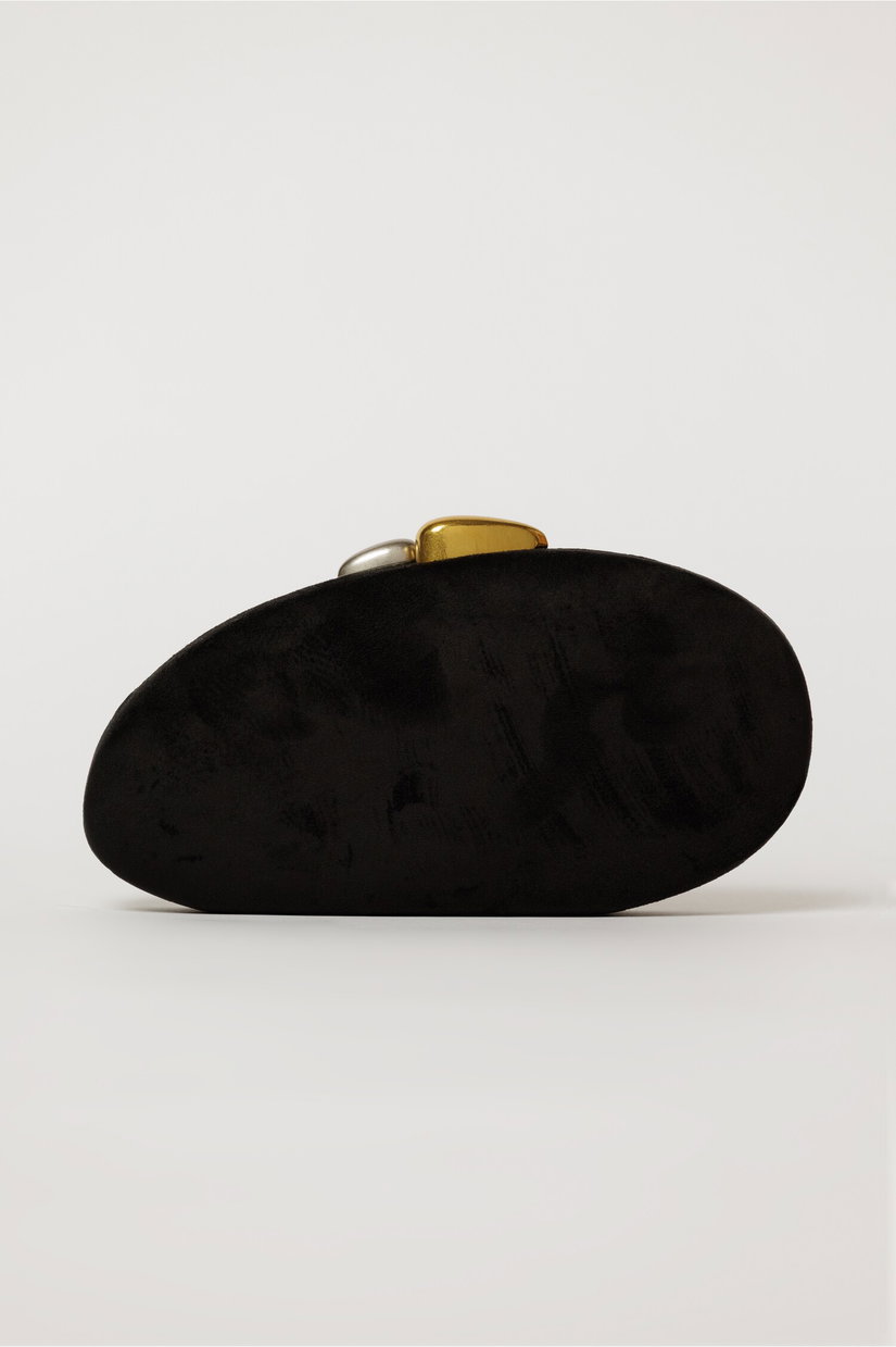 Clutch oval negru din material catifelat