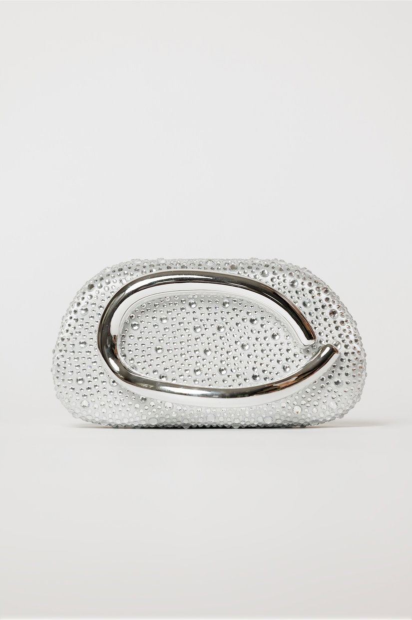 Clutch argintiu cu design modern stralucitor si maner metalic