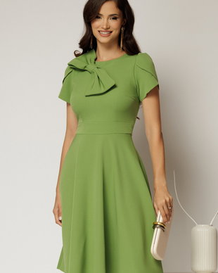 Rochie scurta verde fistic cu croi clos si funda ampla