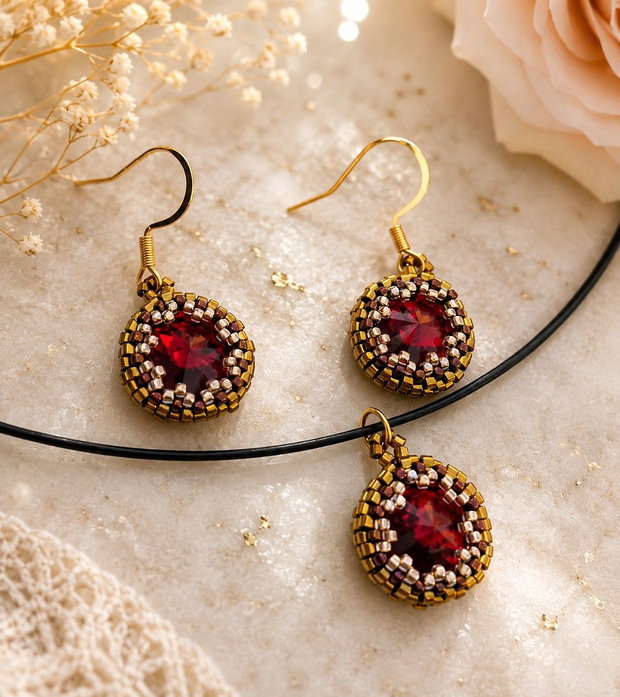 Set cu cristale rosii