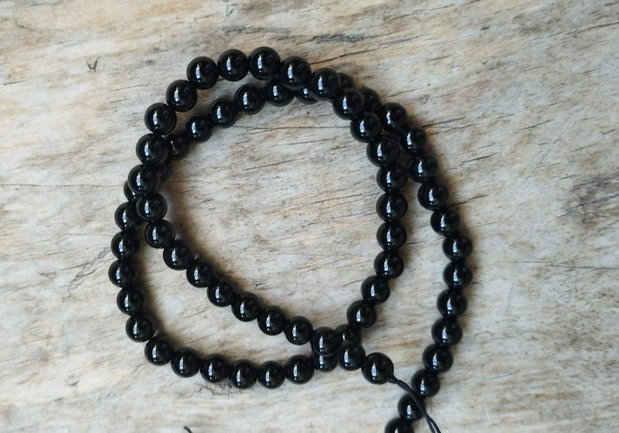 Onix negru, 6 mm - sirag aprox 39 cm