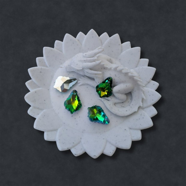 Pandantiv Baroque din sticlă, 11 × 16 mm  Verde irizat