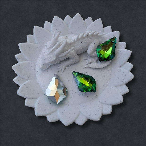 Pandantiv Baroque din sticlă 15 × 22 mm Verde irizat pentru bijuterii handmade