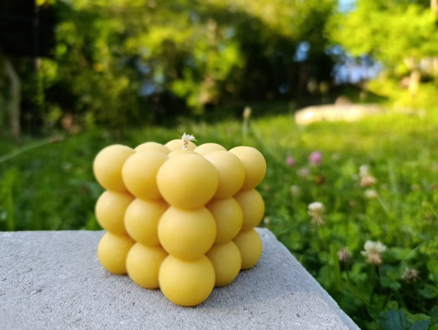 Lumânare decorativa cub din bule
