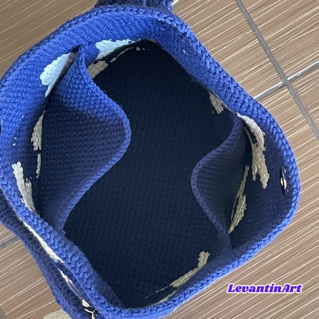 Geantă croșetată manual cu flori albe Geantă de umăr handmade bleumarin LA COMANDĂ