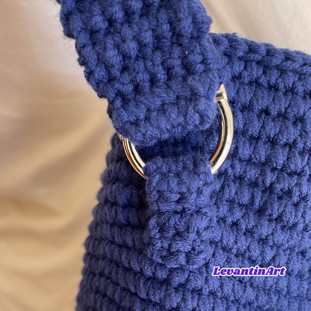Geantă croșetată manual cu flori albe Geantă de umăr handmade bleumarin LA COMANDĂ