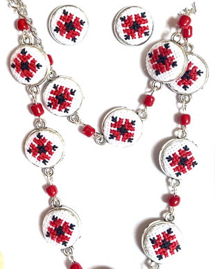 Set statement cu broderie manuala