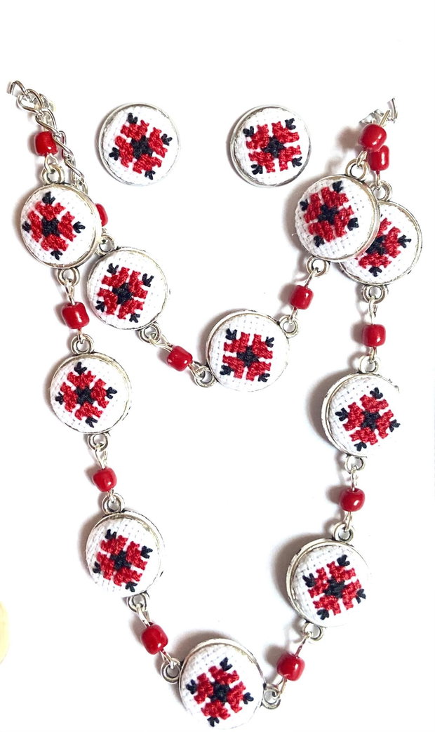 Set statement cu broderie manuala