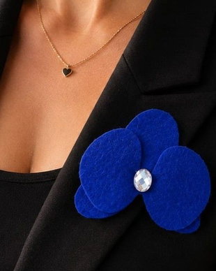 Brosa handmade ORHIDEE ALBASTRA din Fetru / Paslă