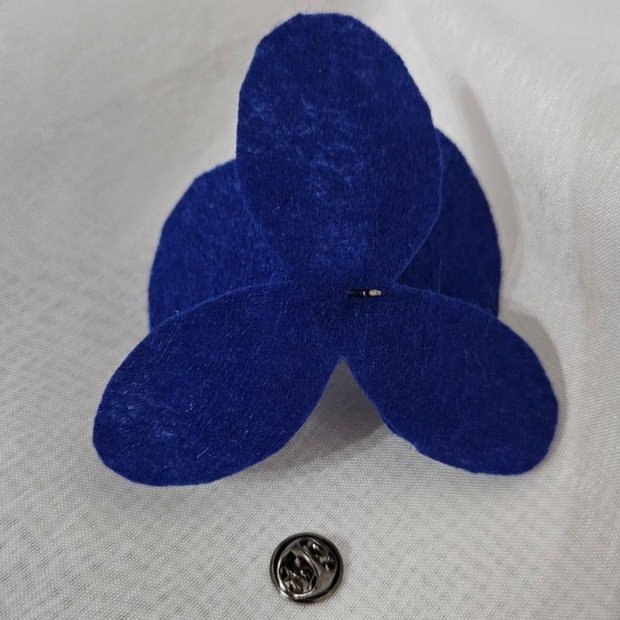 Brosa handmade ORHIDEE ALBASTRA din Fetru / Paslă