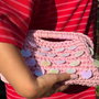 Geantă croșetată handmade roz Cotton Candy cu paiete irizate
