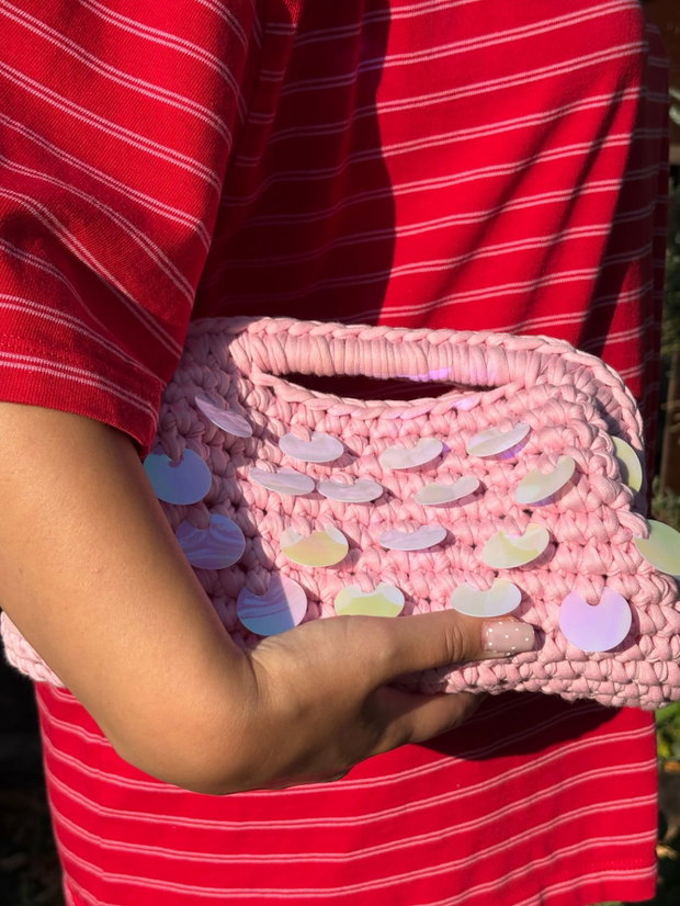 Geantă croșetată handmade roz Cotton Candy cu paiete irizate