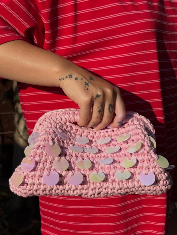Geantă croșetată handmade roz Cotton Candy cu paiete irizate