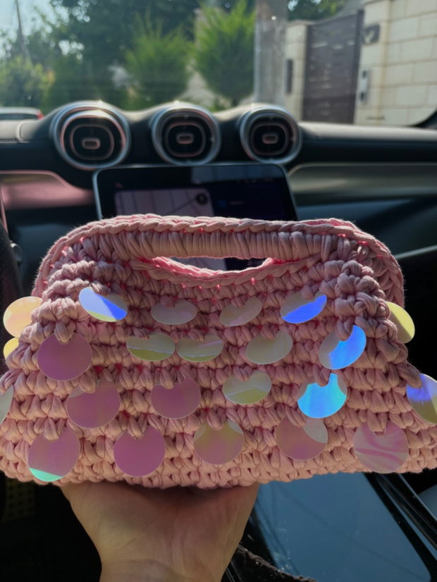 Geantă croșetată handmade roz Cotton Candy cu paiete irizate