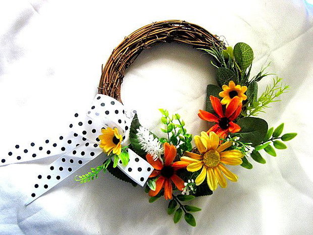 coronita decorata cu flori artificuale 52613