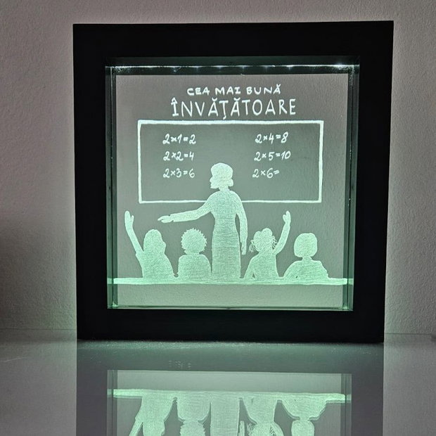 Lampă LED cu geam din STICLA - CADOU INVATATOARE - Gravată Manual