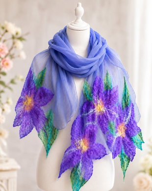 Eșarfă lavanda din mătase naturală și lână merinos, cu fliri împâslite  nunofelting handmade