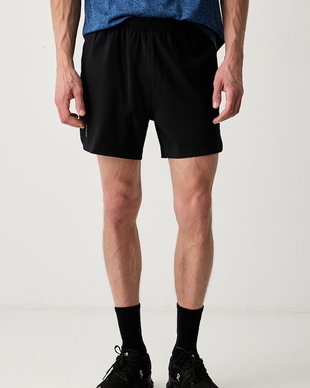 On pantaloni scurți sport pentru bărbați