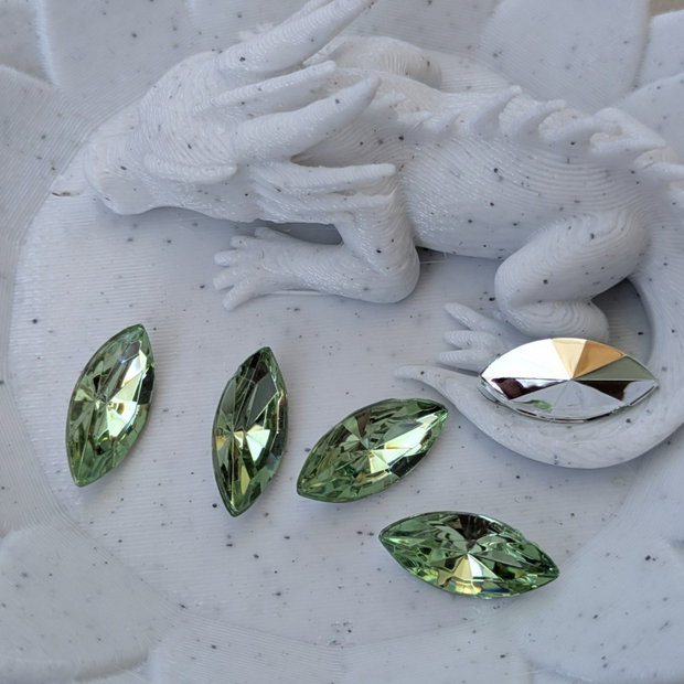 Cristale sticlă Navette (Horse Eye), verde deschis, 7×15 mm
