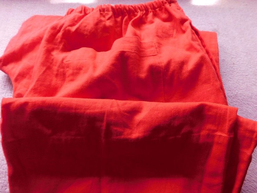 Pantaloni noi  in cu bumbac  48 - 50 - 52 ,  lejeri , moderni