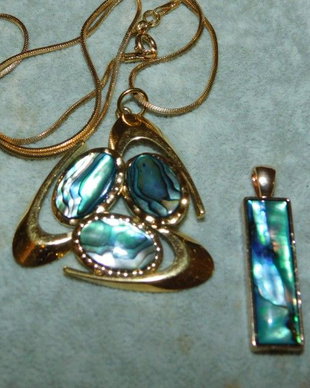 Pandant abalone interbelic,  lantisor placat nou,  cadou pandant   abalone  nou