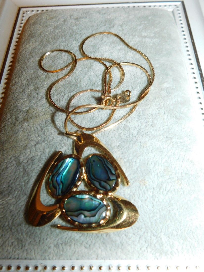 Pandant abalone interbelic,  lantisor placat nou,  cadou pandant   abalone  nou