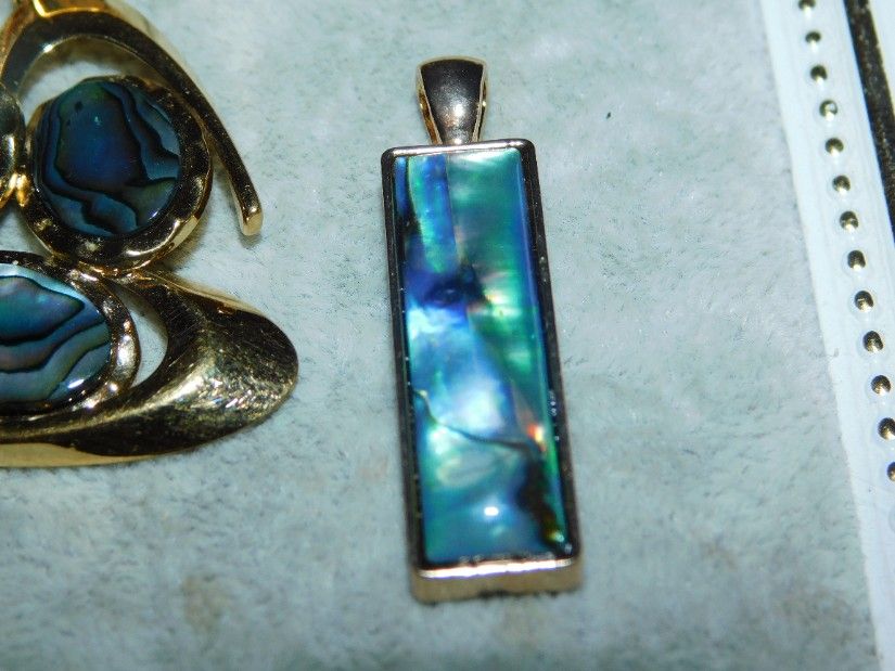 Pandant abalone interbelic,  lantisor placat nou,  cadou pandant   abalone  nou