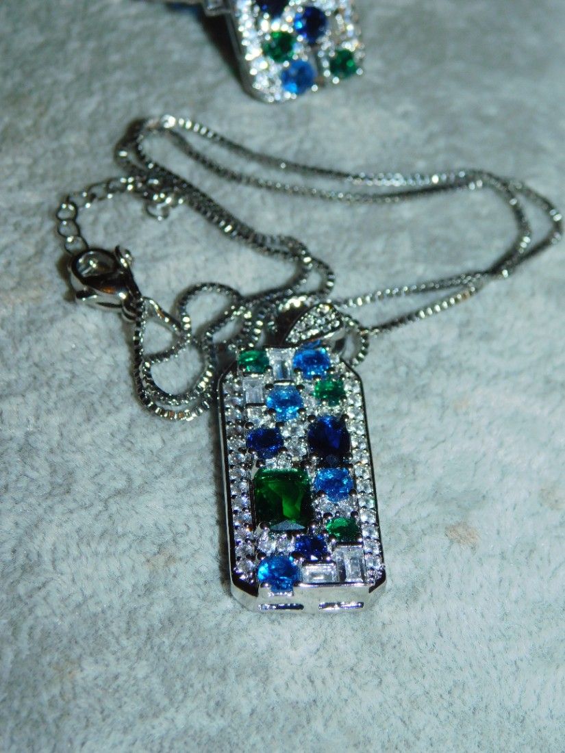 Set nou deosebit, rodiat, inel, pandant si lantisor, cristale bicolore