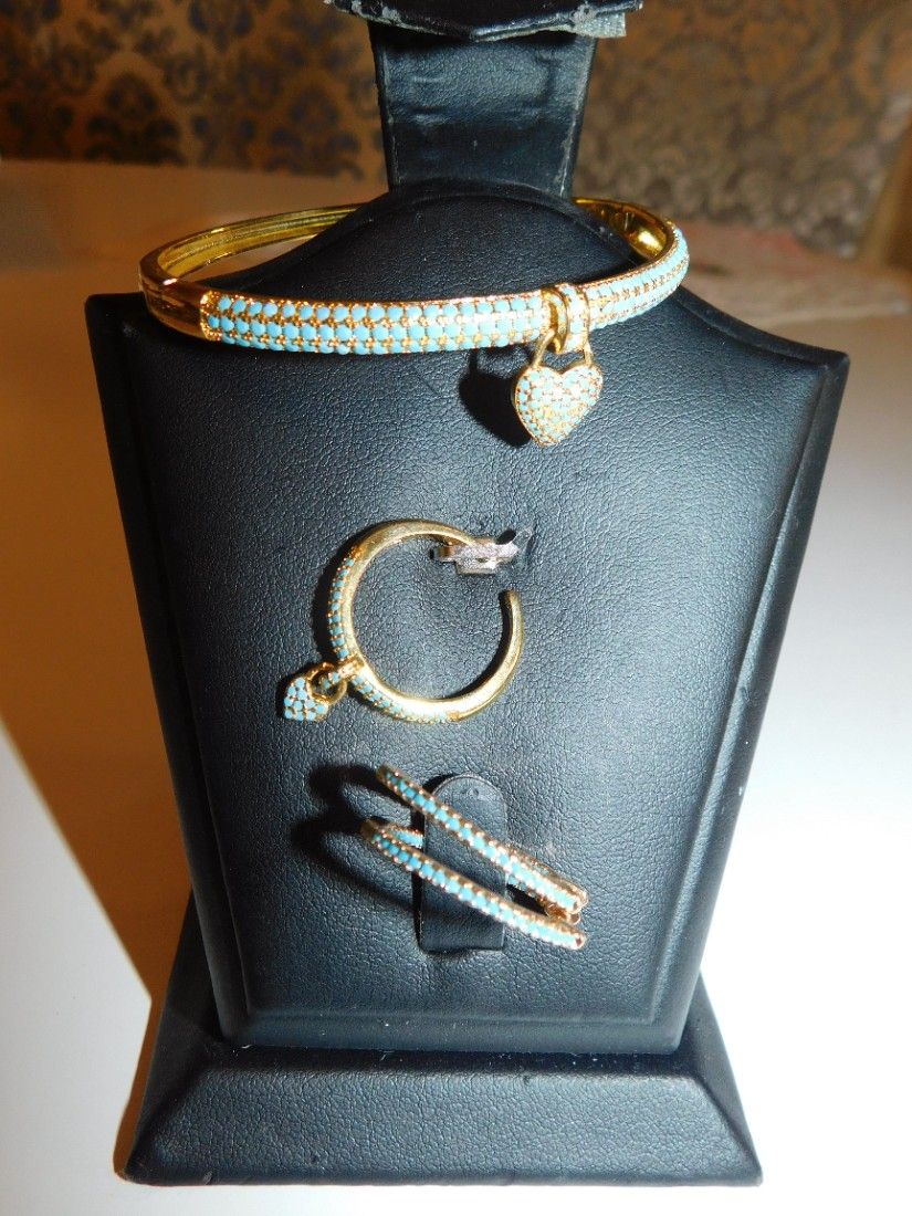 Set deosebit, bratara , inel , cercei, cu turcoaze , placat, fin , elegant