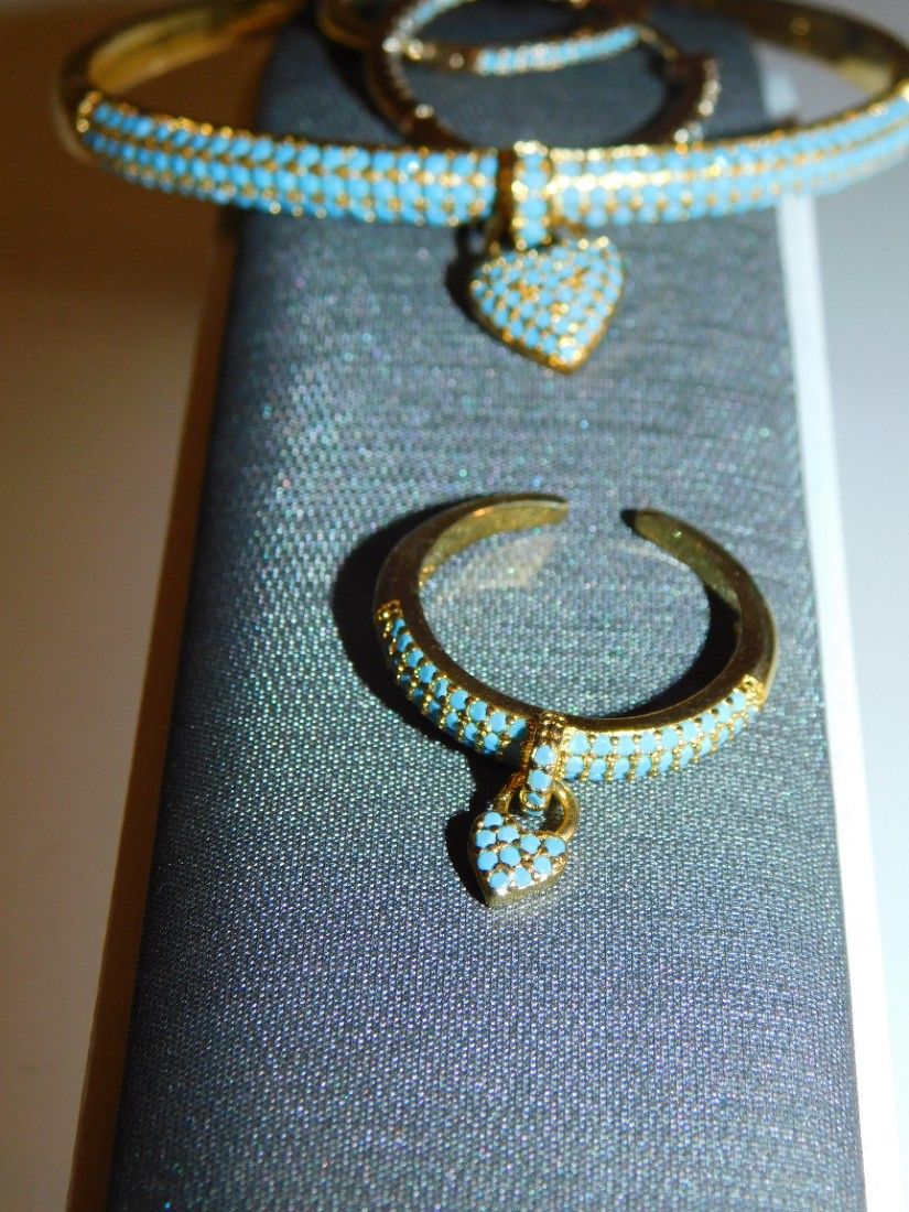 Set deosebit, bratara , inel , cercei, cu turcoaze , placat, fin , elegant